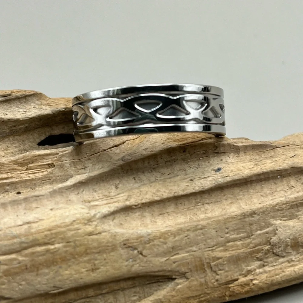 Men’s Stainless Steel Patterned Band Ring